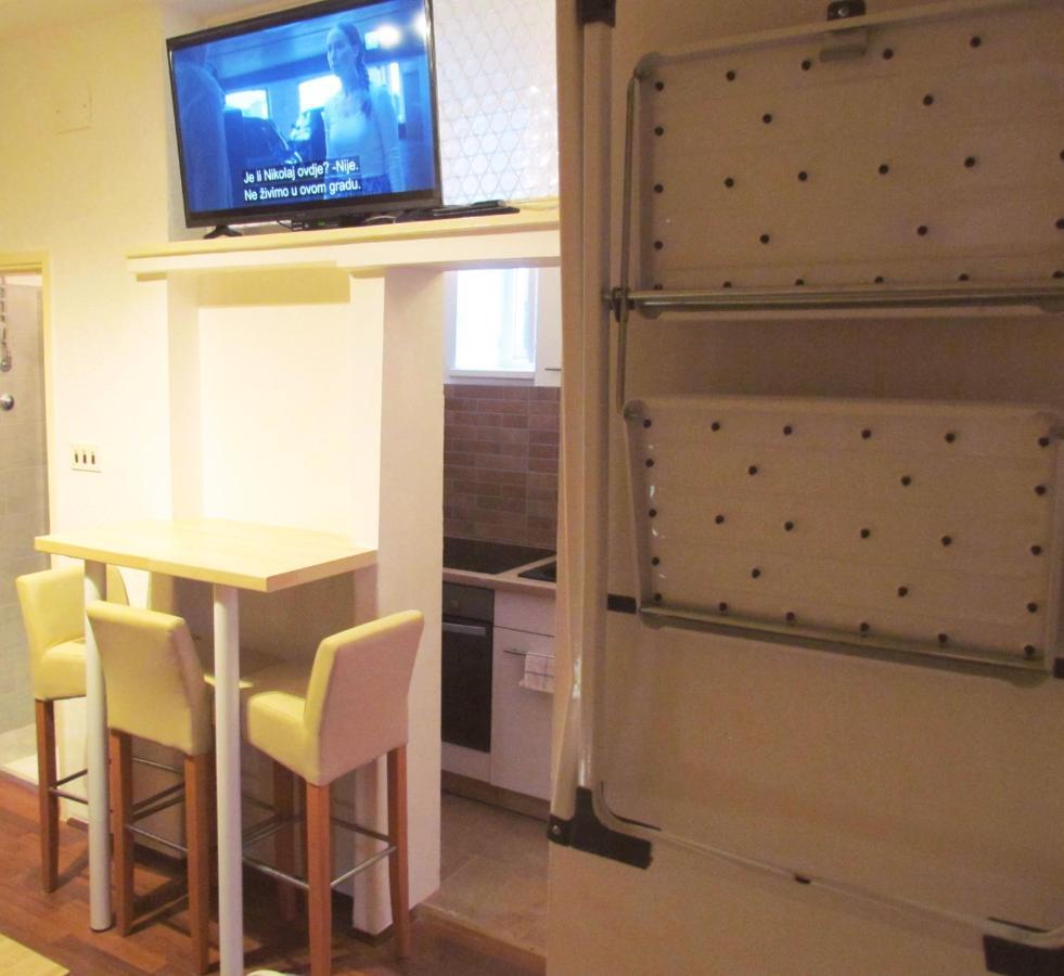 Center Studio Apartment Póla Kültér fotó
